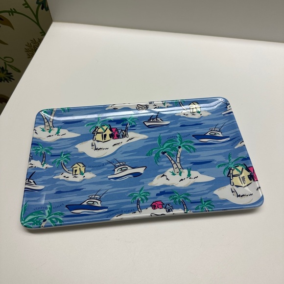 Small Vineyard Vines Melamine Tray with Beach Scene - NEW - Picture 1 of 2